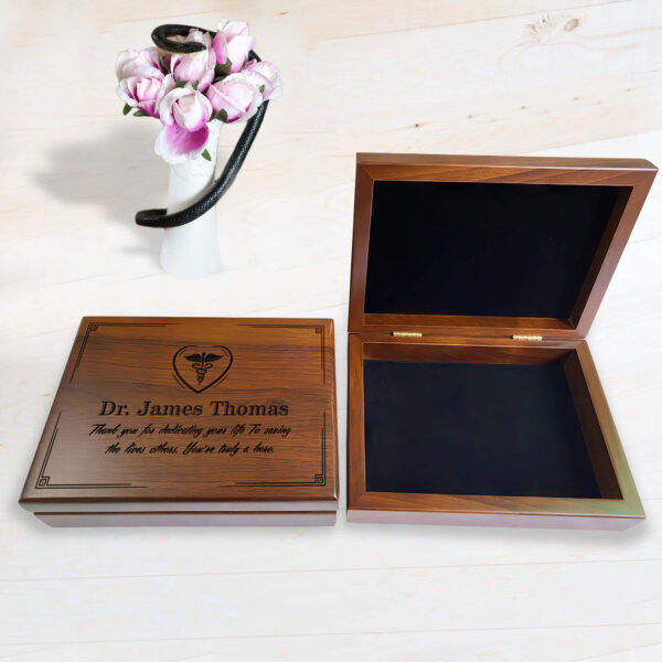 Customized Present for Medical Professionals: an engraved memory box